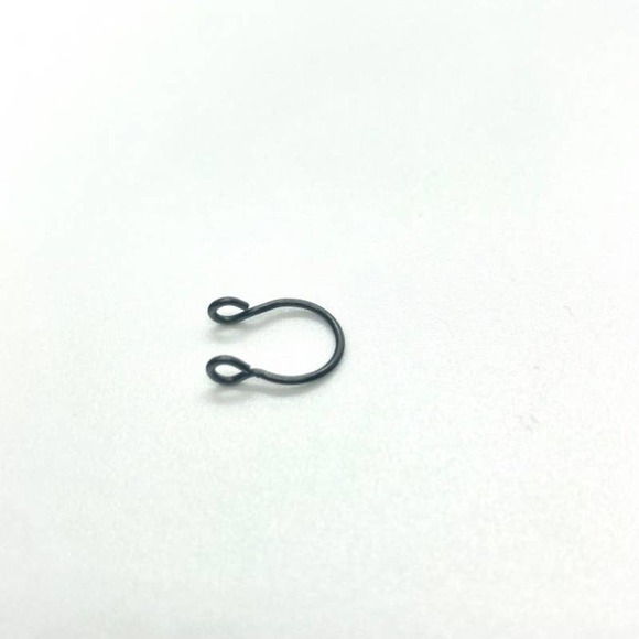 SINGLE Fake Septum Nose Ring Cuff - Black - Picture 3 of 6